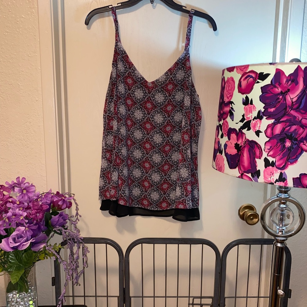 ‼️FINAL MARK DOWN‼️BNWOT BEAUTIFUL FLOWING AND FLATTERING TOP